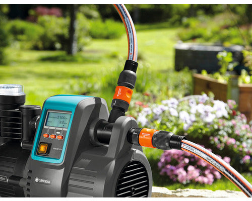 Hauswasserautomat GARDENA 5000/5 LCD mit Wetterschutz