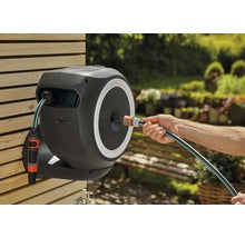 Wandschlauchbox GARDENA RollUp M inkl. 20 m Schlauch, 180° schwenkbar und RollControl-Technologie